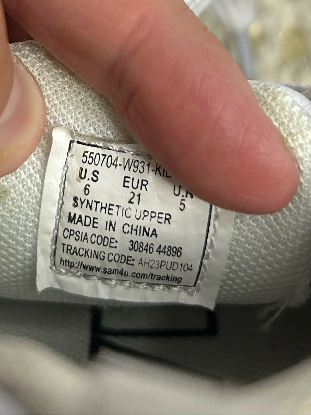 5 for $25🔥Levi's White Sneakers Baby‎ Size 6